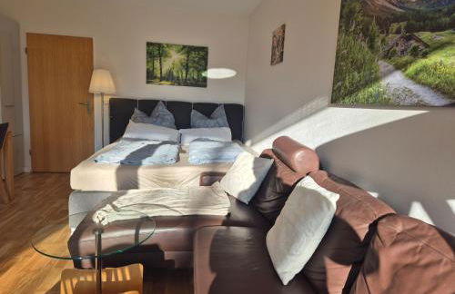 NaturBlick am Rothaarsteig neue moderne Ferienwohnung mit 2 Badezimmern 2 Küchen inklusive Highspeed Internet Flatrate 2x XXL Boxspringbett 2x Terrassen und 2x PKW Parkplätze 10 Minuten bis Willingen Ideal für Touristen und Geschäftsleute mit MWStRechnung - Foto 13