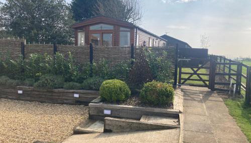 Rew Farm Country and Equestrian Accommodation - Sunset Lodge - Foto 2, Garden, Garden view