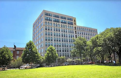 Lavish 1BR with Pool & Gym Access - Foto 45