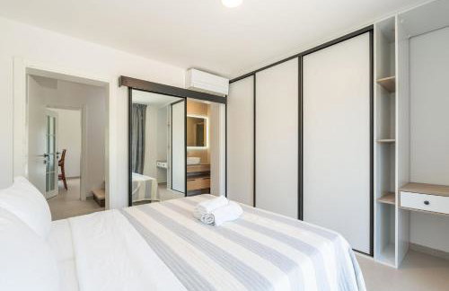 Green & Blue Five Bedroom Villa with Private Pool and Complete Privacy - Photo 33