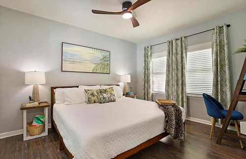 Steps to Beach & Downtown! Cozy Beach Bungalow #3 - Photo 3