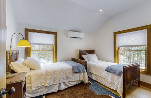 Less Than 1 Mi to Lake George! Family Retreat with Deck - Foto 26