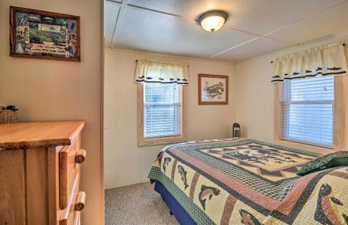 Riverfront Grayling Retreat with Fire Pit and Dock! - Foto 17