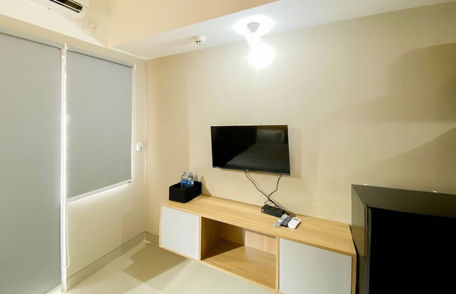 Homey and Well Furnished Studio LRT City Jatibening Apartment - Photo 5