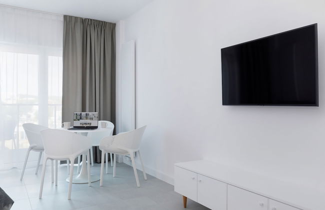 Aquamarina Prima Apartments by Renters - Photo 21