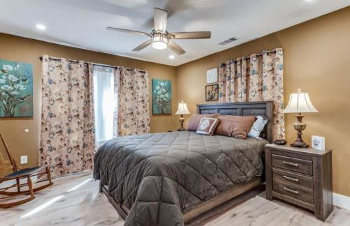 Stockyards! Less than 3 mins-Sleeps 8 -Gable House - Photo 10