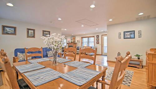 Riverfront Elkins Home with Fireplace and Deck! - Foto 5