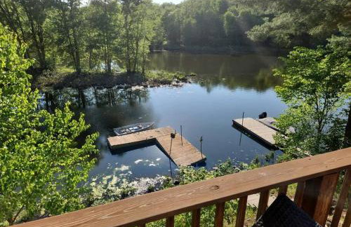 Spacious 5 Bedroom Cabin with Riverview & Black Lake Access - Foto 3