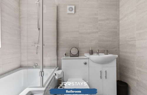 Nuneaton - Ideal 3 Bedroom, Wi-fi Parking, Sleeps 6 - JRR Stays - Foto 22