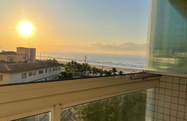 Apto com linda vista para o mar 50m da praia - Foto 1