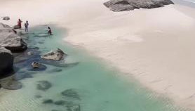 Apto Térreo Recreio Praia 9 min a pé com Ar Cond - Foto 1