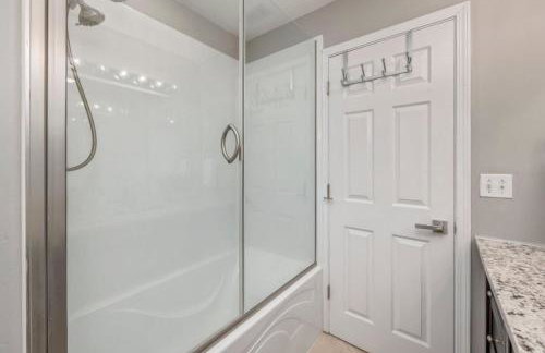 FEATURED ON HGTV'S MY LOTTERY DREAM HOME! Private dock, 15 minute boat ride to Crab Island, 20 minute drive to Destin, Pet Friendly - Foto 26