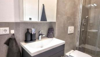 Modernes Apartment im Zentrum von Karlsruhe - Photo 2, towels, Shower