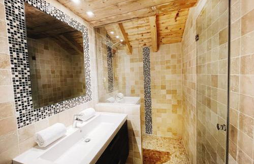 Spacieux Chalet 19pers, Piscine, Jacuzzi, Sauna & Salle de Jeux - Foto 9