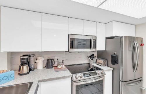 Second Floor With Lake and Fountain View - Photo 16