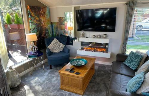 Jasmine Lodge, 2 bedroom with hot tub - Felmoor Park - Photo 4