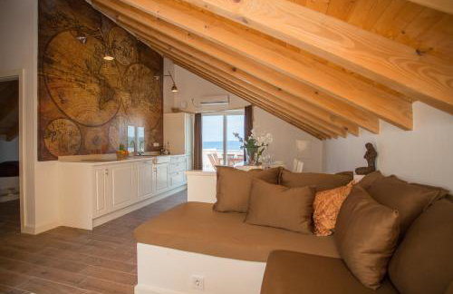 Captain's Attic - Photo 8