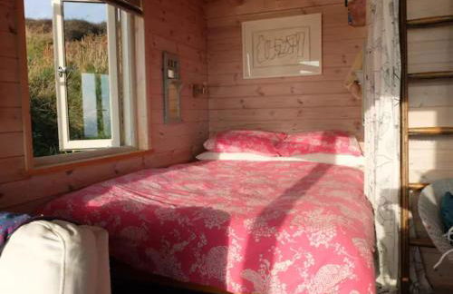 Romantic cliff top chalet at Whitsand Bay beach - Photo 7