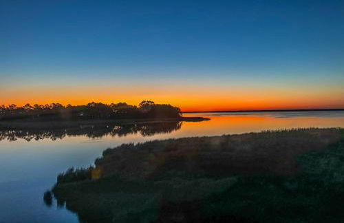 Sawyers Lodge - Historic Soundfront Home, Pool, Hot Tub, Boat Launch, Kayaks, Pets OK, Flex Stays - Foto 6