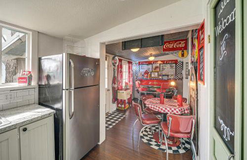 Retro Retreat in Llano with Screened Porch! - Photo 6