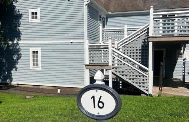 Newly Renovated Loft Villa at Norwich Spa with amenities, 3 minutes to Mohegan - Foto 2