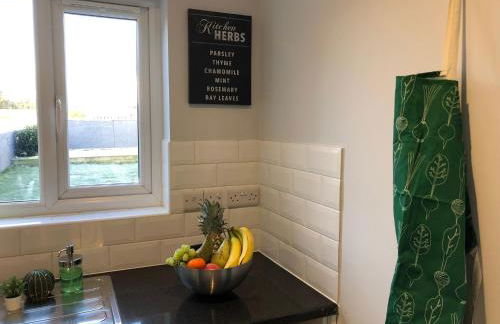 Three Bedroom City Home with Garden - Photo 14