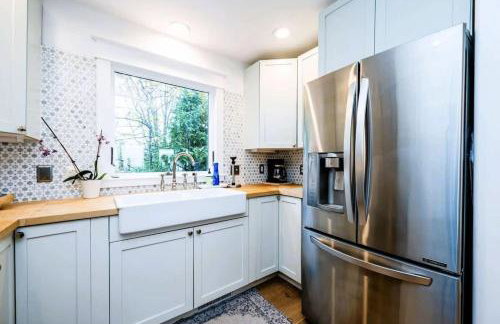 Beachfront Haven - Sunset Views - Hot Tub - BBQ - Family Friendly - Foto 19