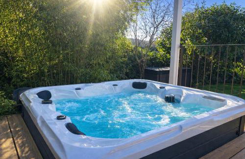 Maison en pierre avec piscine chauffée, jacuzzi et vue sur Gordes - Photo 3