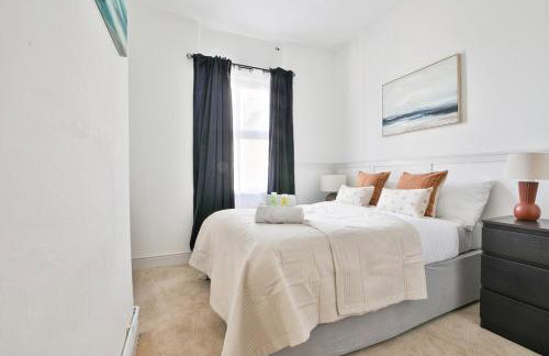 Beautifully Designed Flat with Full Amenities - Photo 34