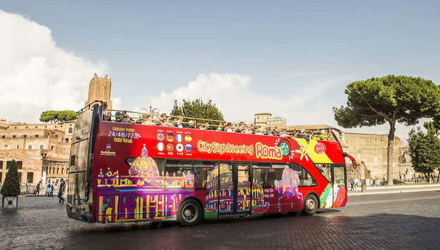 A bordo dell'autobus turistico di Roma