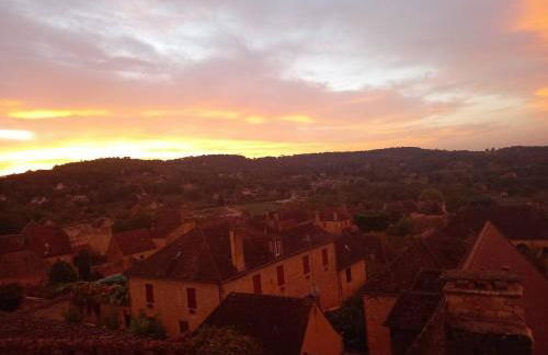 Maison de la Ruelle au cœur de la Bastide de Domme avec cour terrasse - Foto 8