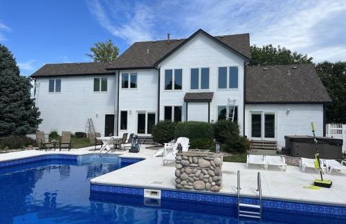 Golf Oasis Sleeps 22! Hot tub Firepit Gym Pool - Foto 1