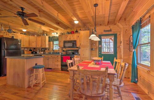 Lake Lure Log Cabin with Grill, Near Hiking! - Foto 6