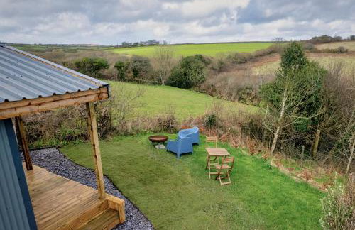 Luxury Glamping Cabin with Outdoor Bath on Cornish Meadow - Photo 32