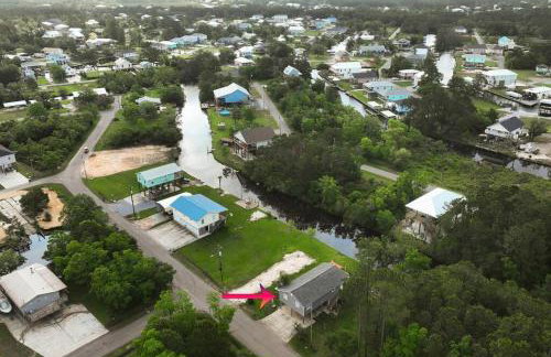 Waterfront Home Game Room Ping Pong Outdoor Bar Area - Foto 46