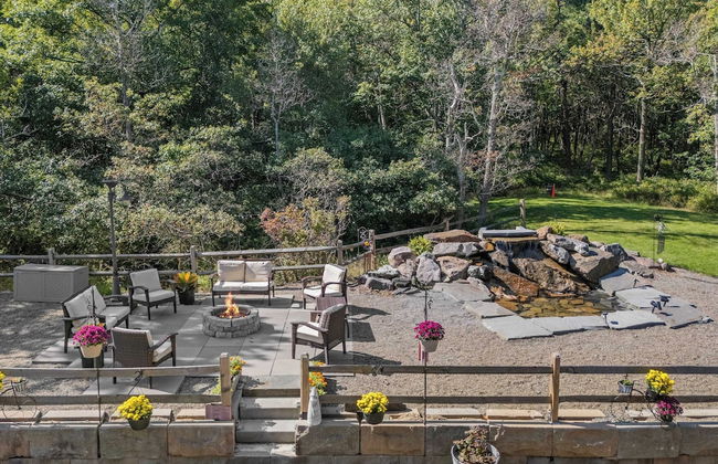 The Bigwood Cabin by Avantstay Hot Tub, Firepit, Pool Table, Private Yard - Photo 71