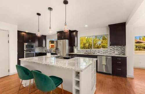 Cozy & Spacious 3BR2BA Home Near I-5 - Foto 5