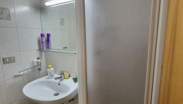 Scorpion - Foto 2, Shower