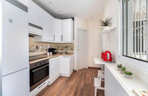 Urban Charm Rooftop Apartment with Vista - Photo 21