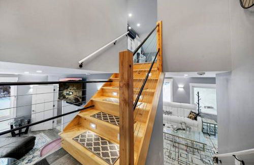 New Sunday River Ski Retreat with Hot Tub Spa - FirePit Sleeps 16 - Foto 78