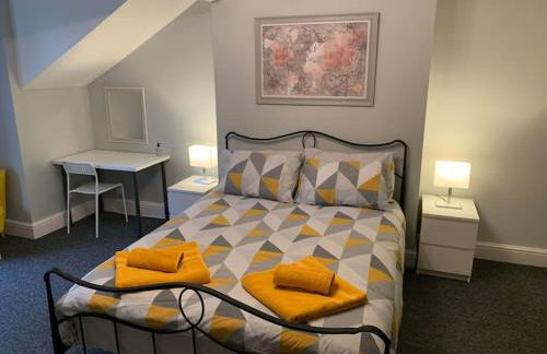 Fantastic Large 2 X Bedroom Flat, Free Parking - Photo 23