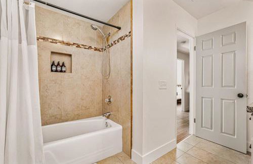 5BR Fun Haven Pool Mini Golf Movie Game room - Foto 23