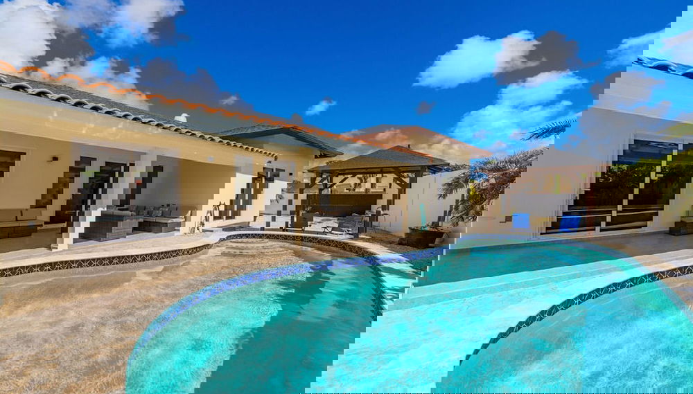 Newly Renovated 4BR 4BA Private Pool Eagle Beach - Foto 1, Habitación