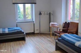 Große Monteurwohnung bei Würzburg bis 6 Personen mit eigenen gratis Parklätzen und Grill und WLAN 3x Schlafzimmer - nur Einzelbetten - Foto 8