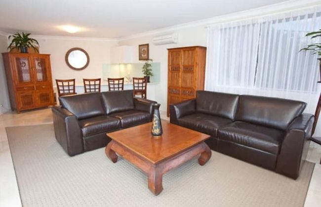 Waterfront on Manly Harbour - Photo 4