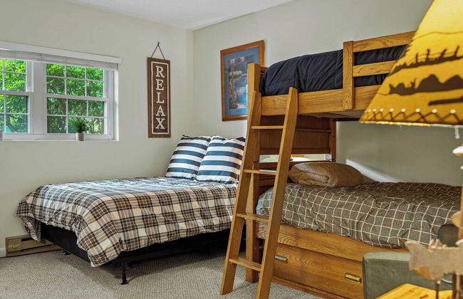 Boulder Lake-scape Lakefront Views + Firepit Central, Walkable Location - Foto 3