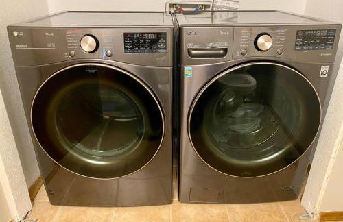 Artsy Home close to USAFA with Fireplace and Patio - Foto 35