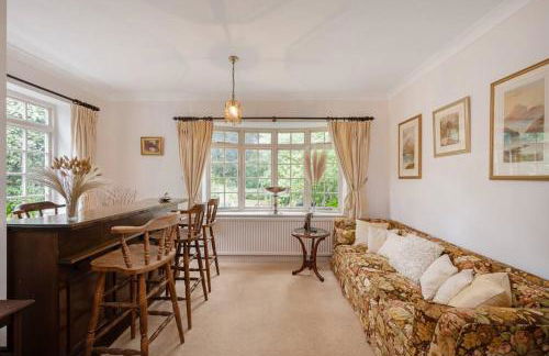 5 Bed Home with Private Parking - 25 Mins To Central London - Foto 6