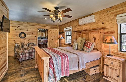 Serene Cabins with Decks and 8 Acres on Kiamichi River - Foto 9