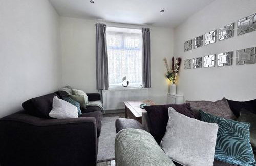 Chic Charming Classic 3bed w Ensuite - Pontypridd - Foto 24